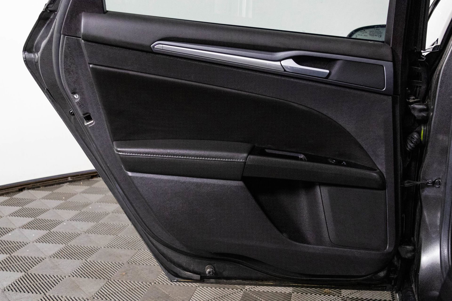 Used 2015 Ford Fusion Titanium image 35