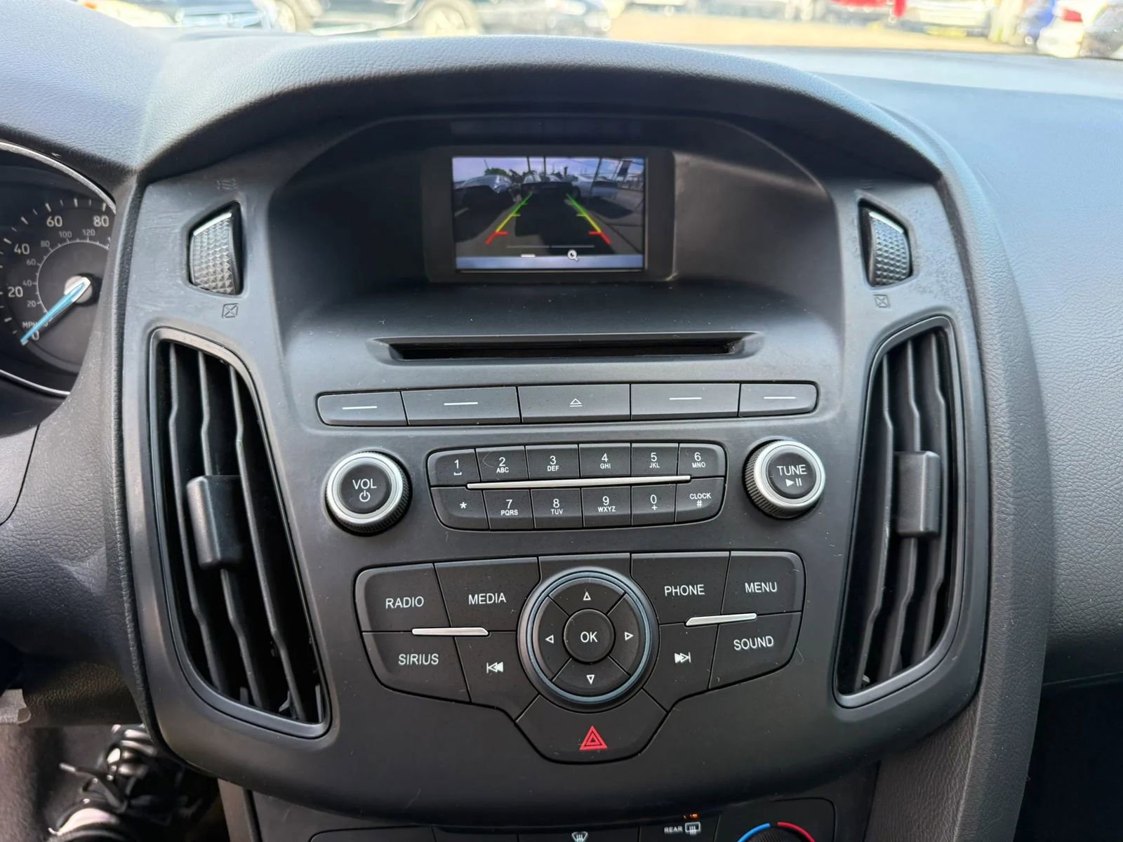 Used 2016 Ford Focus SE FWD image 16
