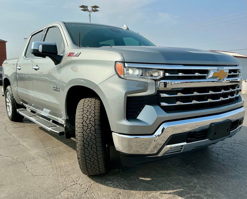 Used 2025 Chevrolet Silverado 1500 LTZ image 2