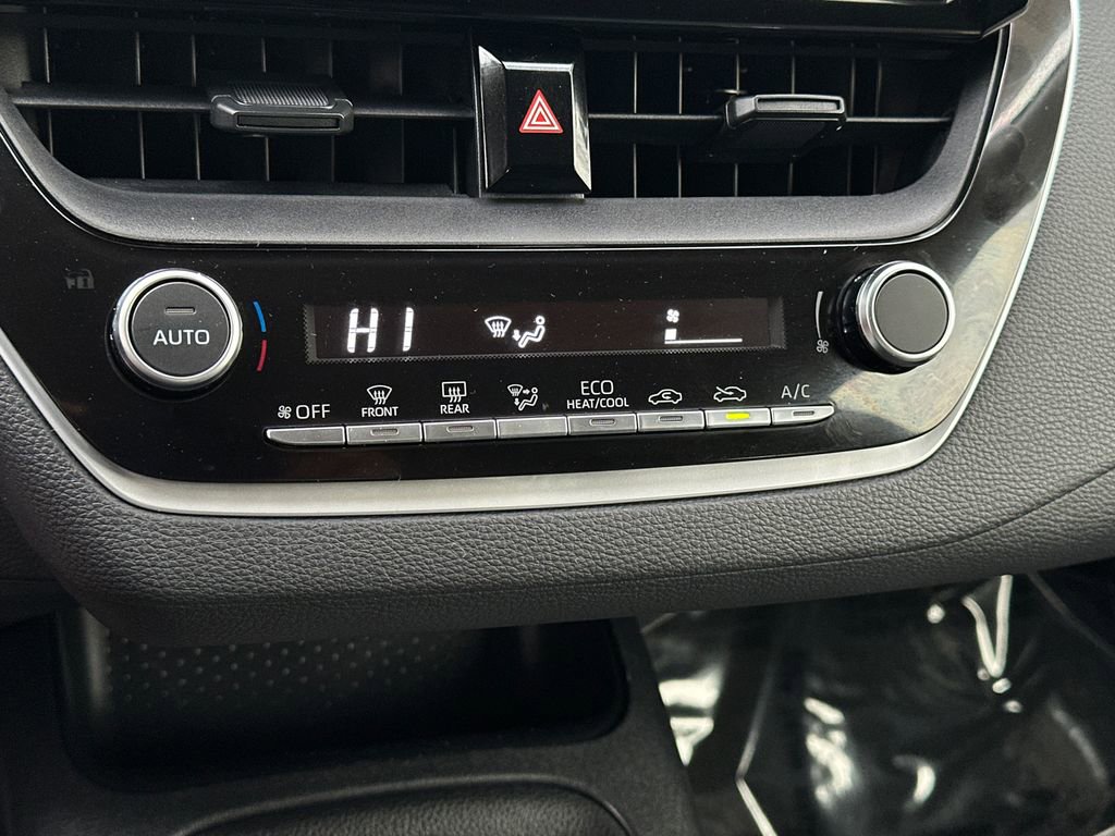 Used 2025 Toyota Corolla LE image 26