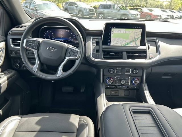 Used 2022 Chevrolet Tahoe Z71 w/ Luxury Package AWD/4WD image 17