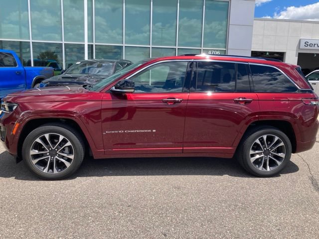 Used 2022 Jeep Grand Cherokee Overland AWD/4WD image 2