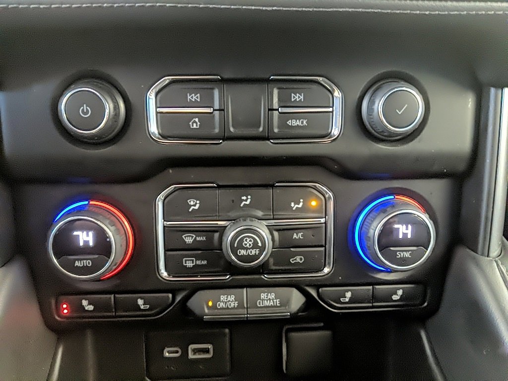 Used 2022 Chevrolet Suburban Z71 w/ Luxury Package image 27