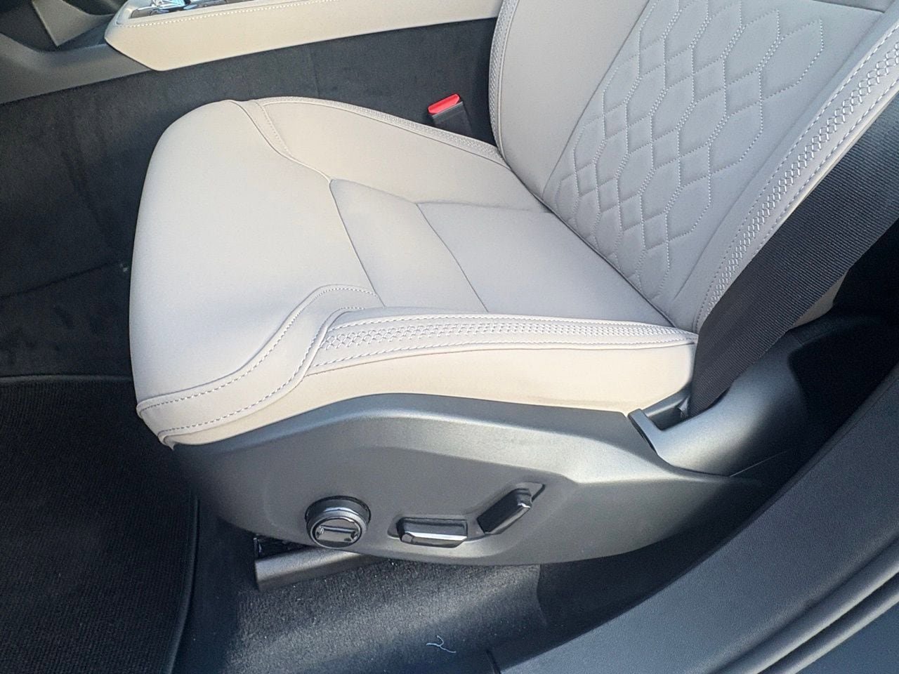 New 2026 Volvo XC90 B6 Plus w/ Protection Package Premier AWD/4WD image 19