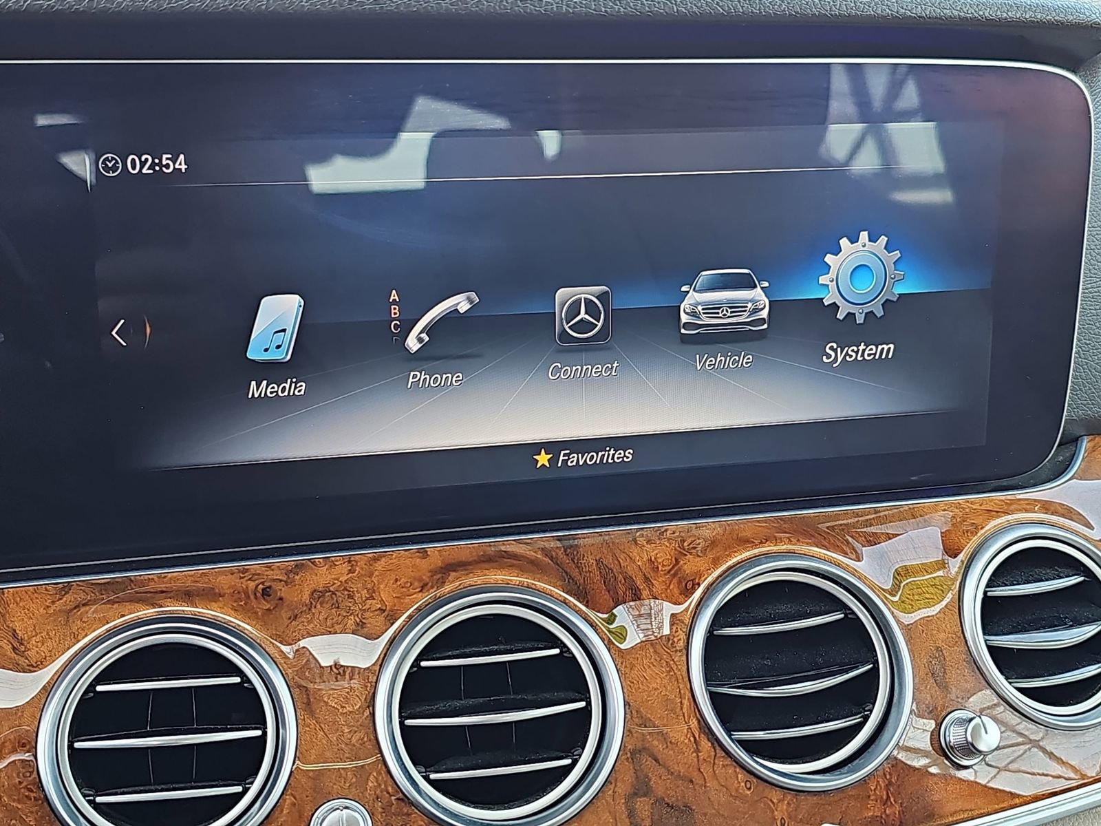 Used 2020 Mercedes-Benz E 350 Sedan image 23