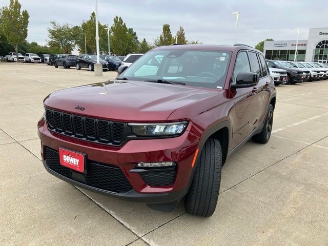 Certified 2023 Jeep Grand Cherokee Limited w/ Black Appearance Package AWD/4WD image 3