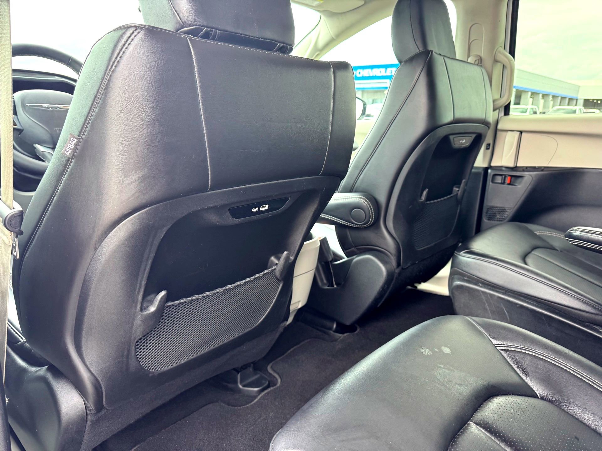 Used 2024 Chrysler Pacifica Select image 19