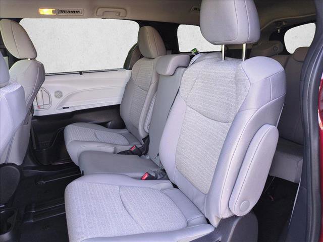 Used 2025 Toyota Sienna LE image 17