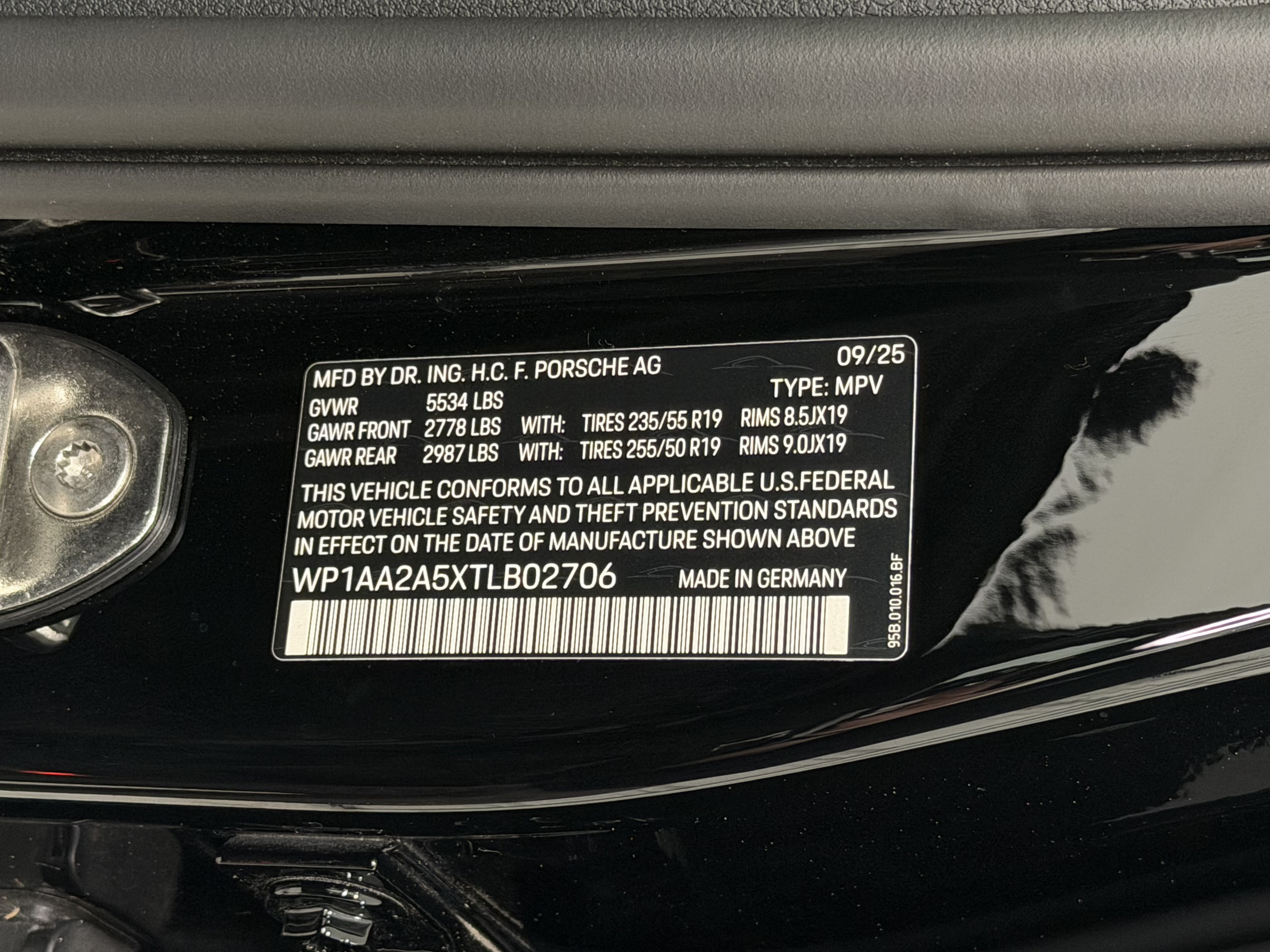 Certified 2026 Porsche Macan AWD/4WD image 56
