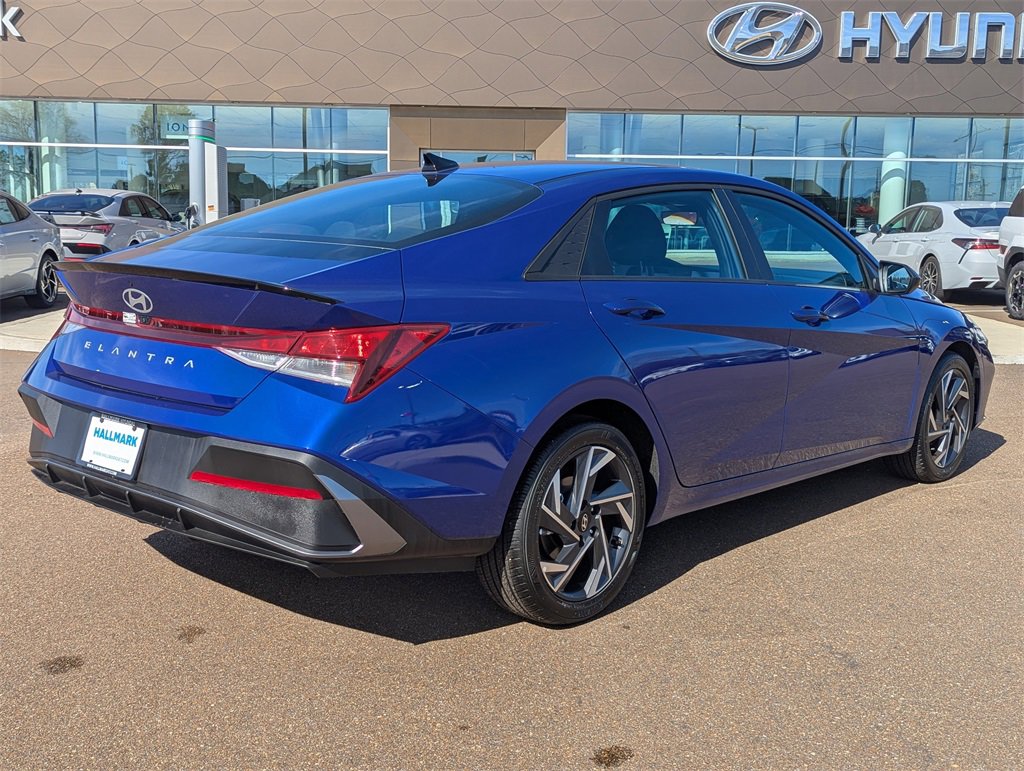 Certified 2025 Hyundai Elantra Sport image 3