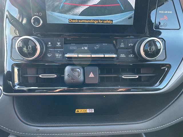 Used 2024 Toyota Highlander XLE image 24