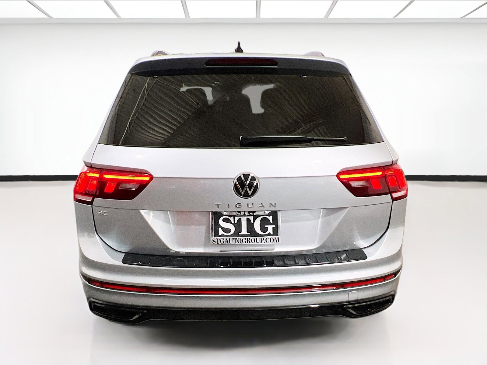 Used 2023 Volkswagen Tiguan SE R-Line FWD image 5
