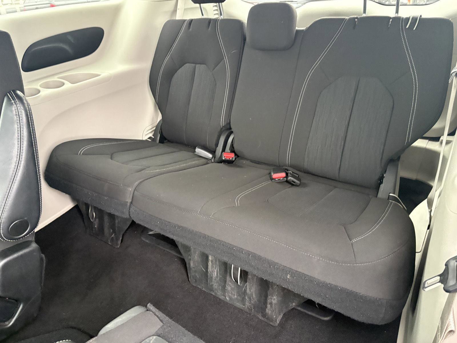 Used 2023 Chrysler Voyager LX image 17