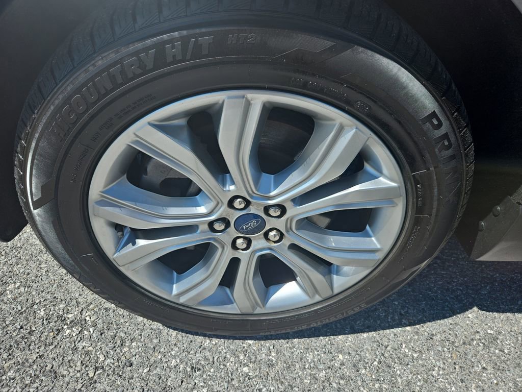 Used 2022 Ford Edge Titanium w/ Equipment Group 301A AWD/4WD image 27