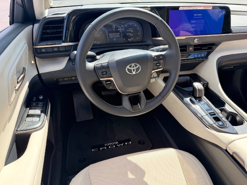Certified 2025 Toyota Crown AWD/4WD image 7