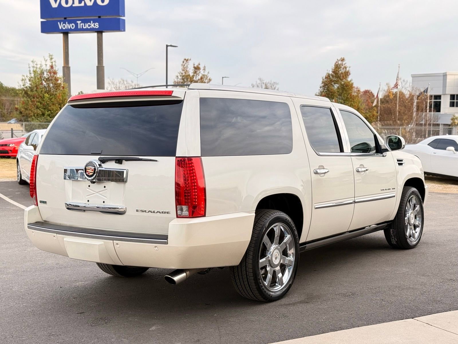 Used 2012 Cadillac Escalade ESV Luxury image 6