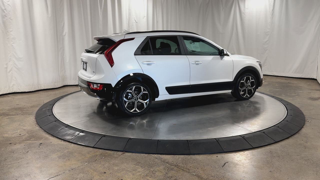 Certified 2025 Kia Niro EX Touring image 9