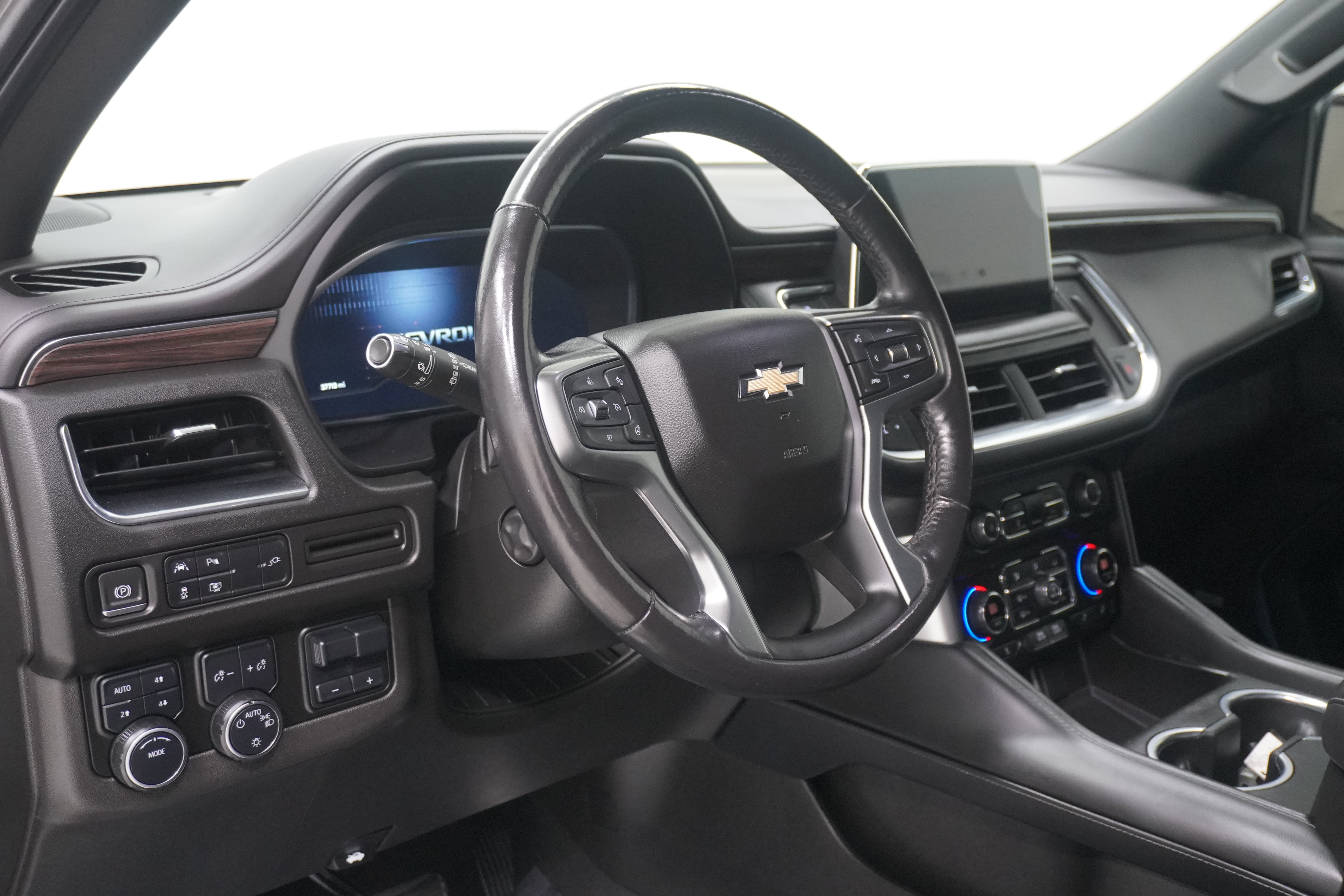 Used 2022 Chevrolet Tahoe LT w/ Luxury Package AWD/4WD image 9