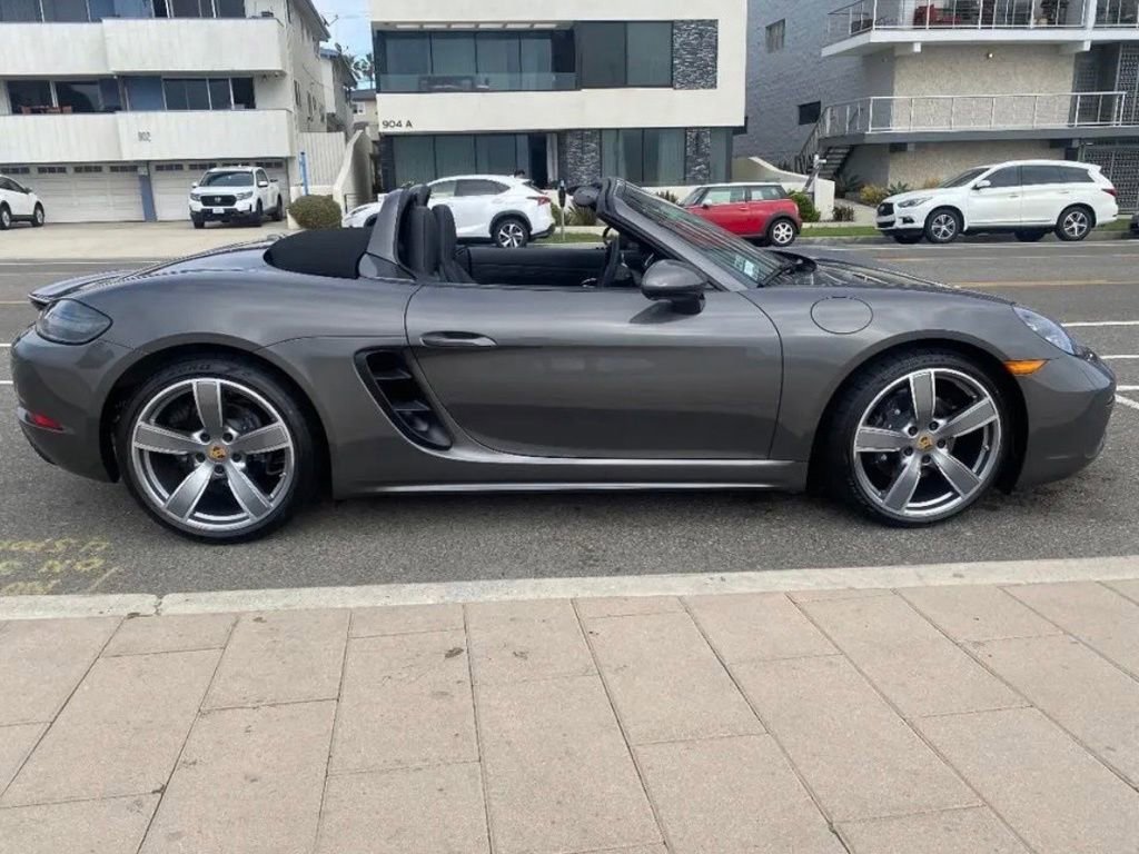 Used 2022 Porsche 718 Boxster RWD image 12