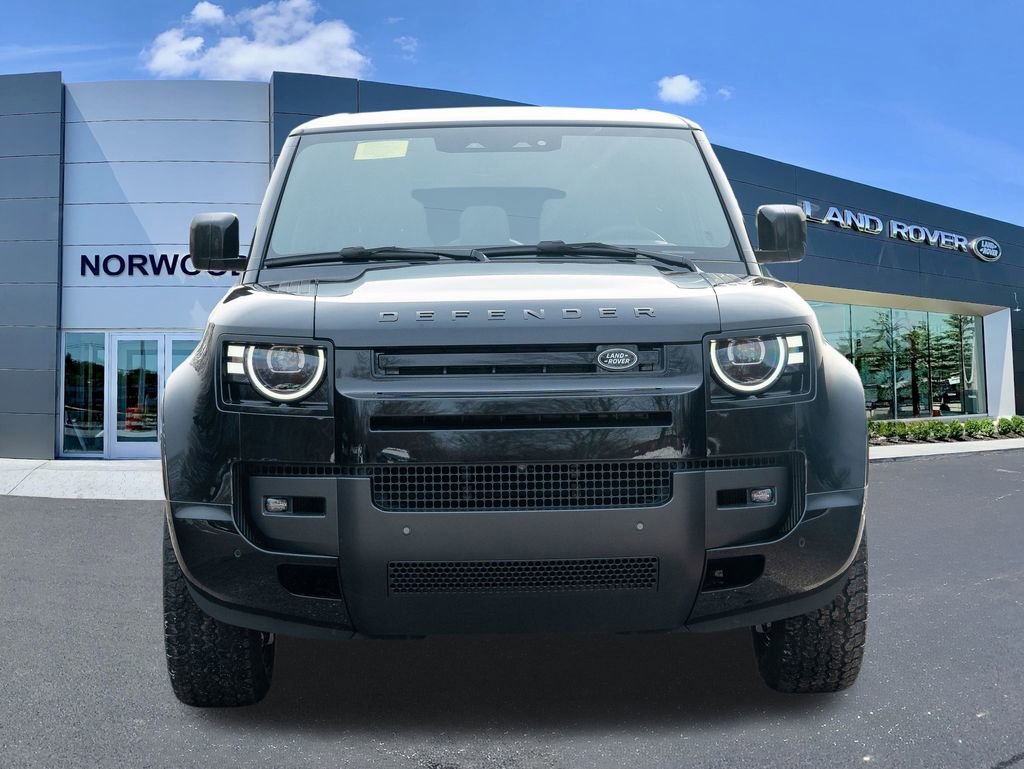 New 2026 Land Rover Defender 130 X-Dynamic SE image 2