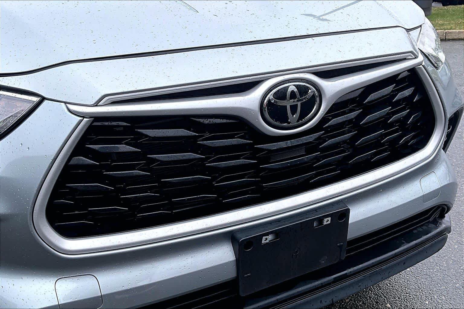 Certified 2024 Toyota Highlander LE AWD/4WD image 30