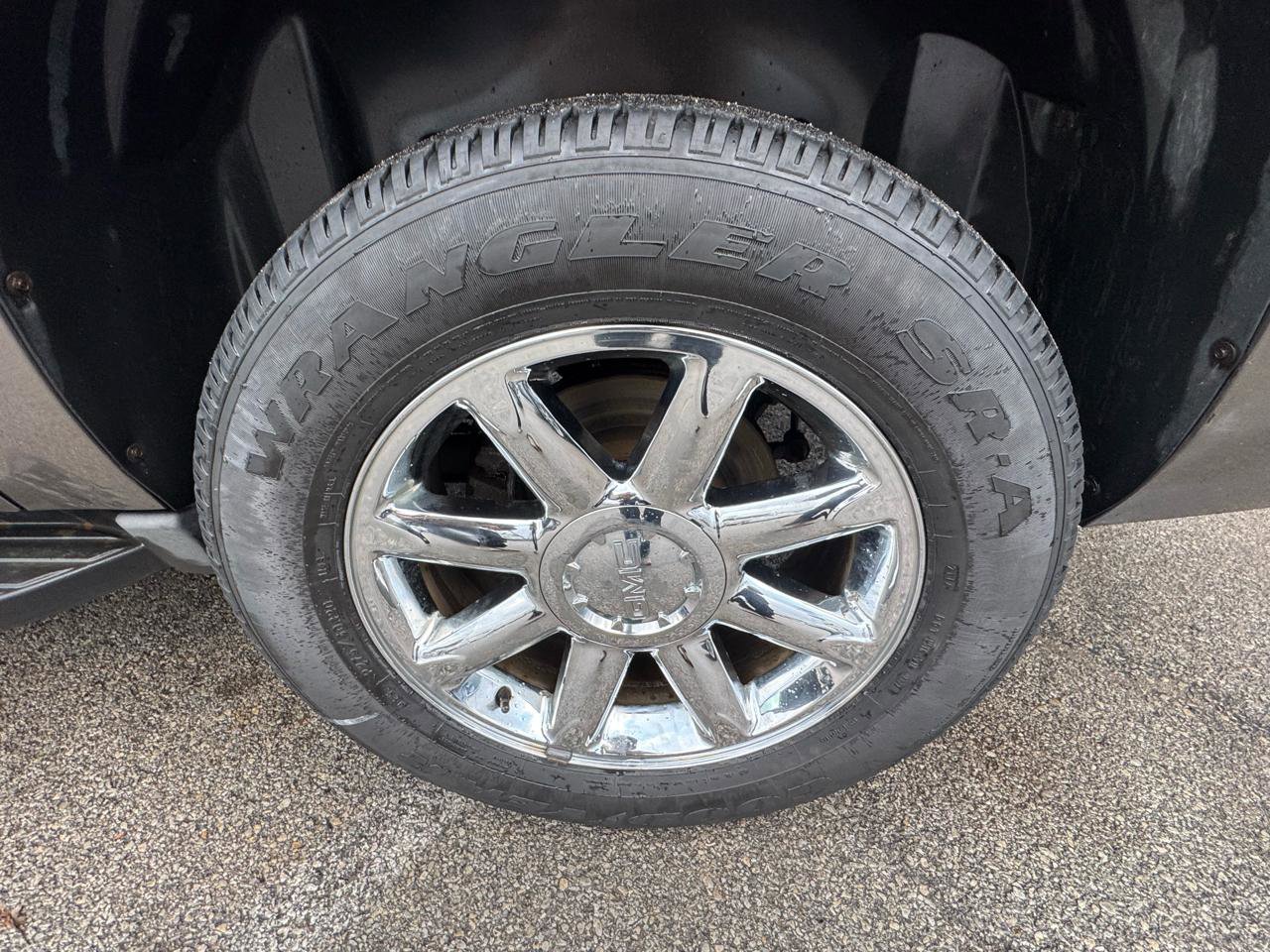 Used 2013 GMC Yukon XL SLT AWD/4WD image 24