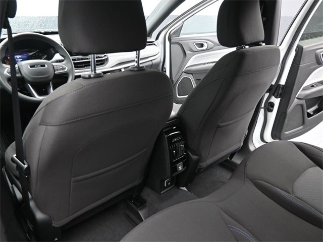 Used 2025 Jeep Compass Sport image 17