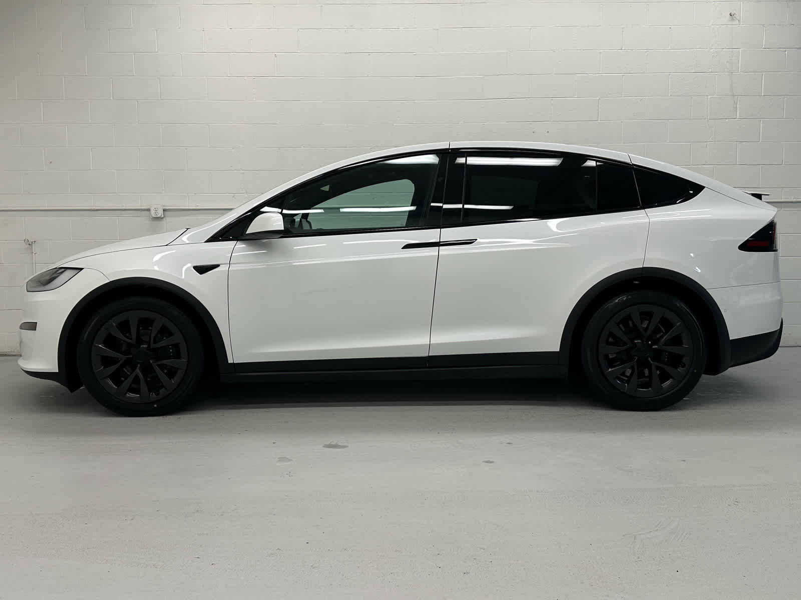Used 2022 Tesla Model X Plaid AWD/4WD image 3