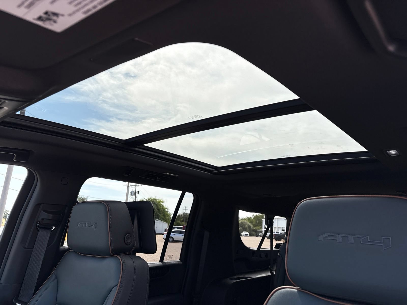 New 2026 GMC Yukon XL AT4 w/ AT4 Premium Plus Package AWD/4WD image 11
