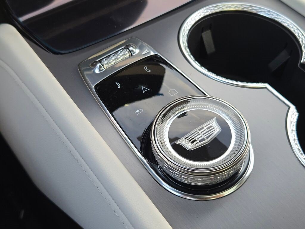 New 2026 Cadillac Vistiq Sport w/ LPO, Floor Liner Package image 34