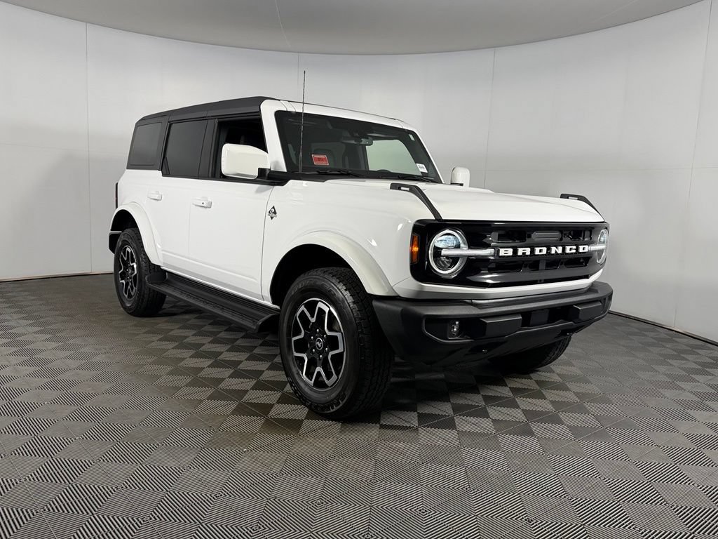 Used 2025 Ford Bronco Outer Banks AWD/4WD image 3