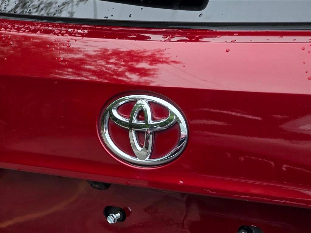 Used 2021 Toyota Highlander XLE FWD image 12