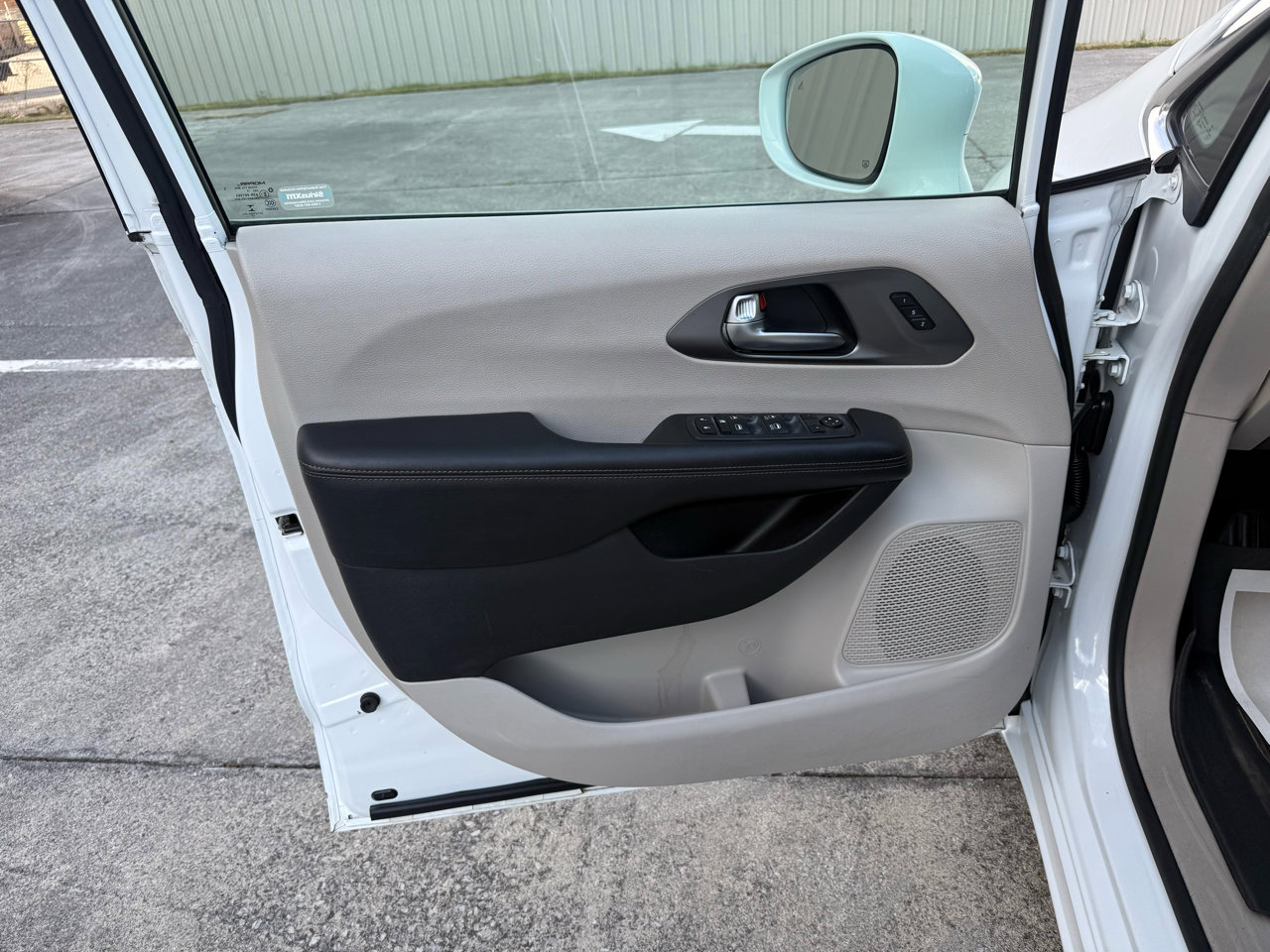 Used 2020 Chrysler Pacifica Touring-L image 22