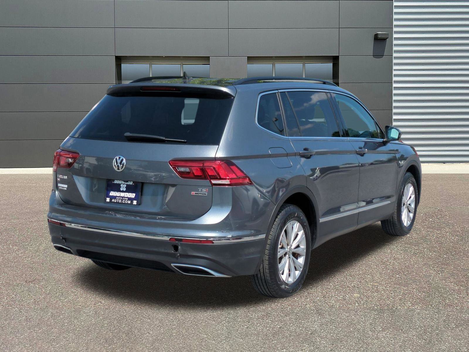Used 2018 Volkswagen Tiguan SE w/ Panoramic Sunroof Package AWD/4WD image 7