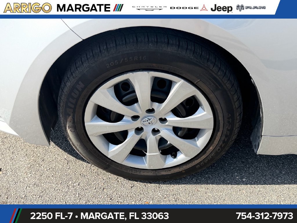 Used 2021 Toyota Corolla LE FWD image 18