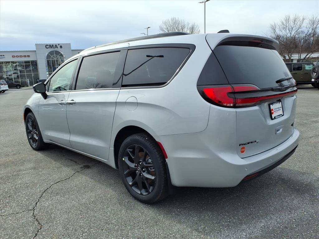 New 2026 Chrysler Pacifica Limited w/ S Appearance Package image 7