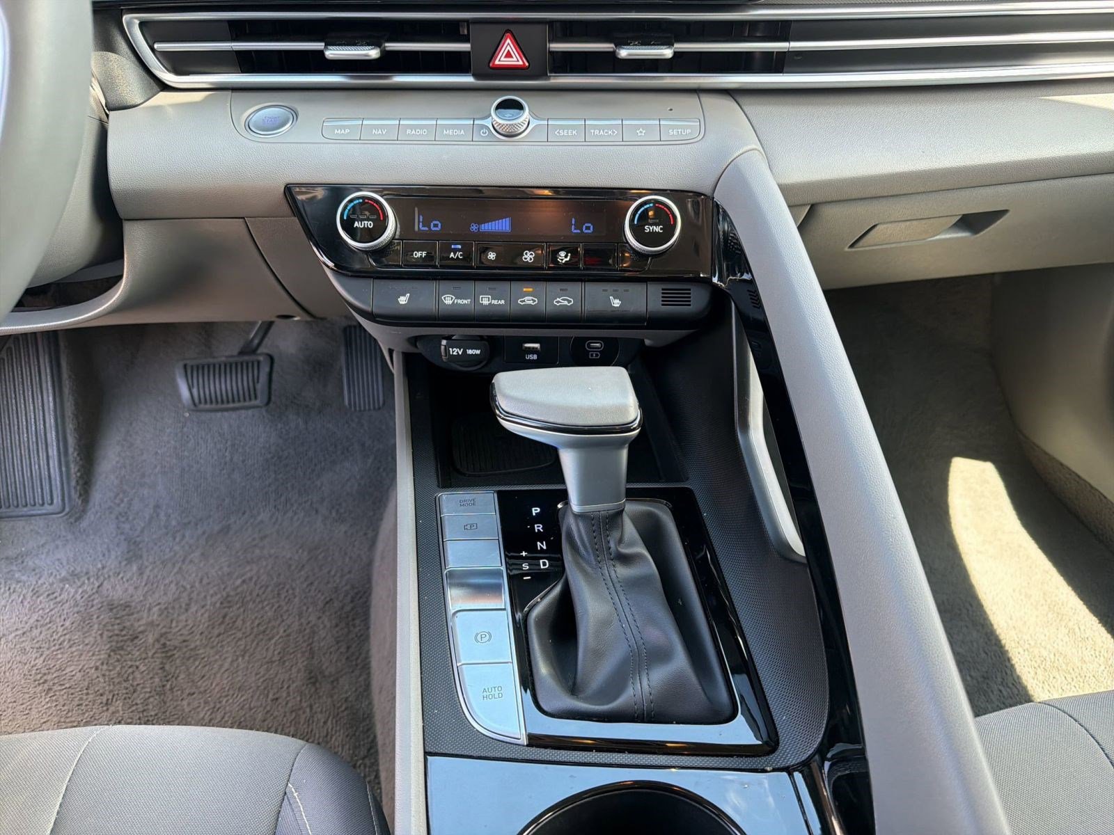 Used 2025 Hyundai Elantra SEL image 19