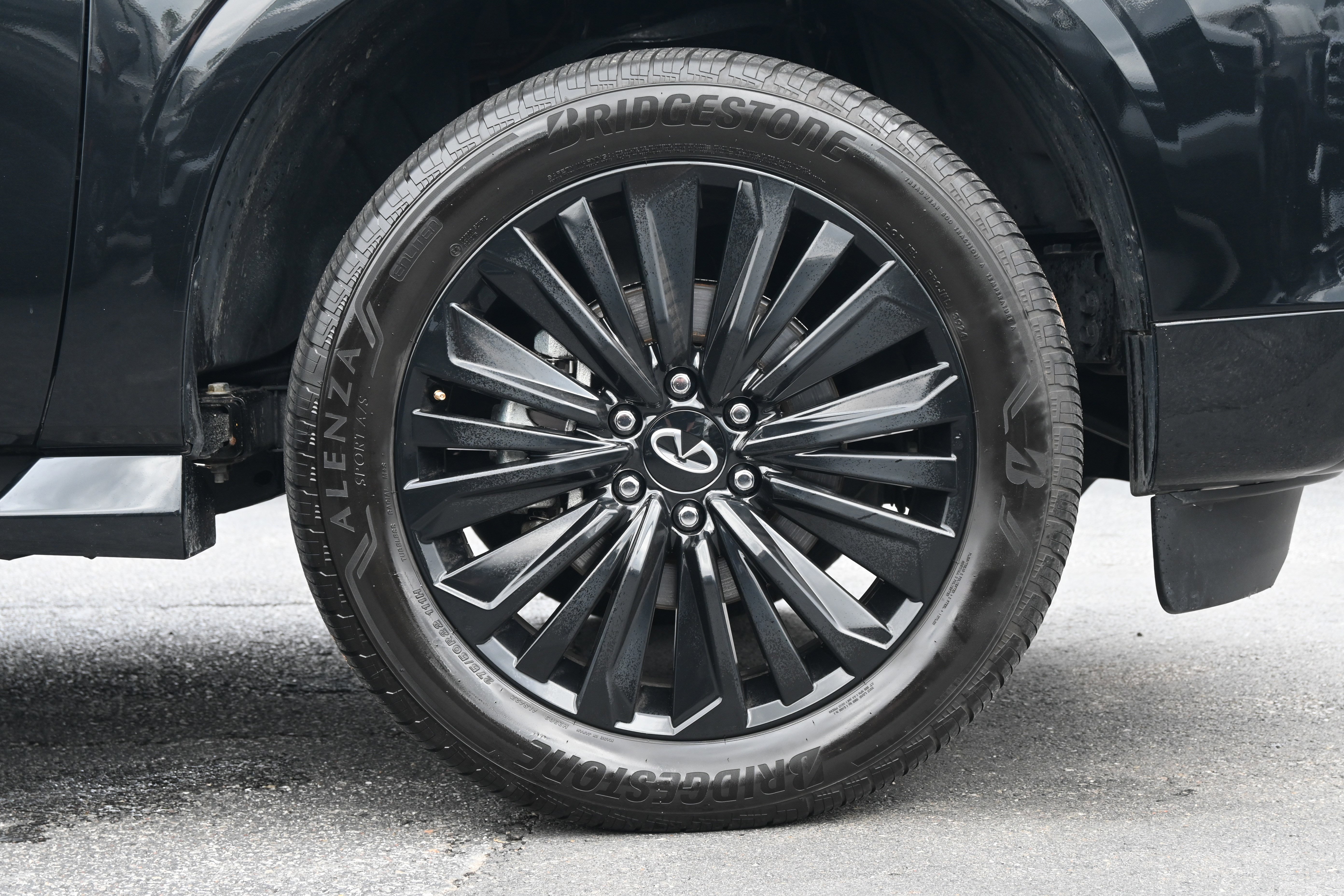 Used 2025 INFINITI QX80 Sensory AWD/4WD image 13