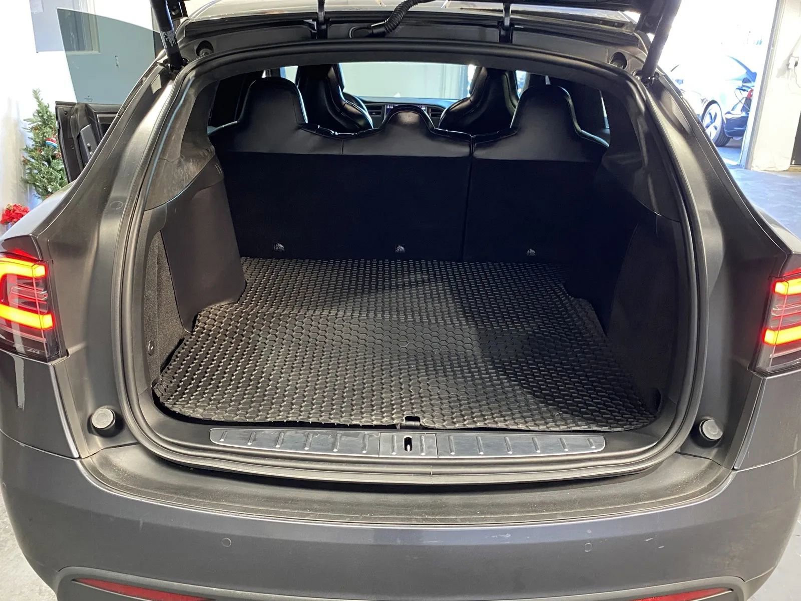 Used 2017 Tesla Model X 75D AWD/4WD image 8