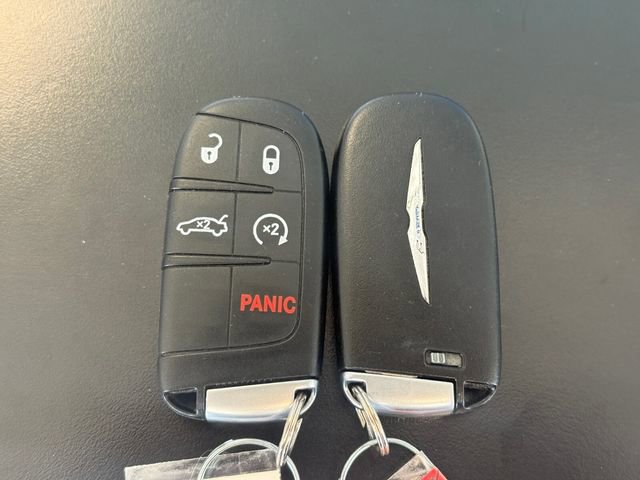 Used 2022 Chrysler 300 Touring L w/ Comfort Group image 30