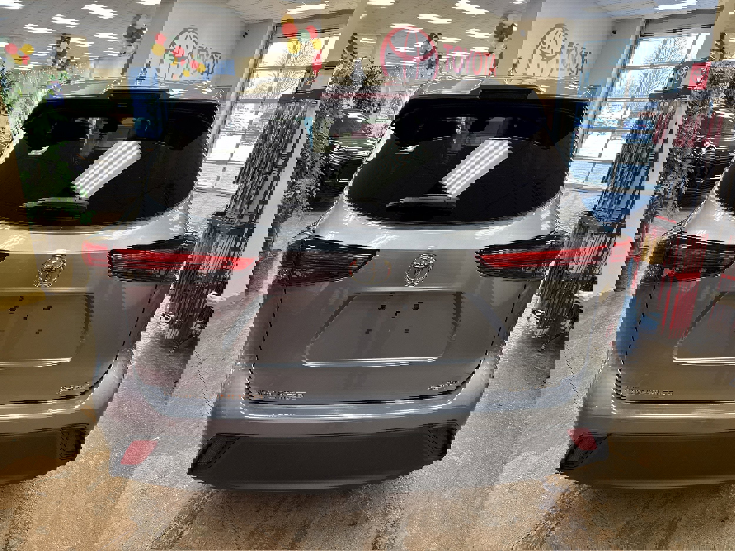 Used 2021 Toyota Highlander XLE image 10