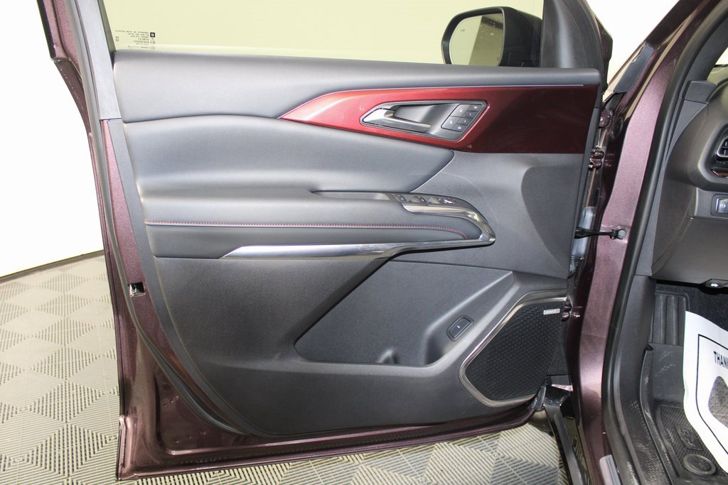 Used 2025 Chevrolet Traverse RS image 20