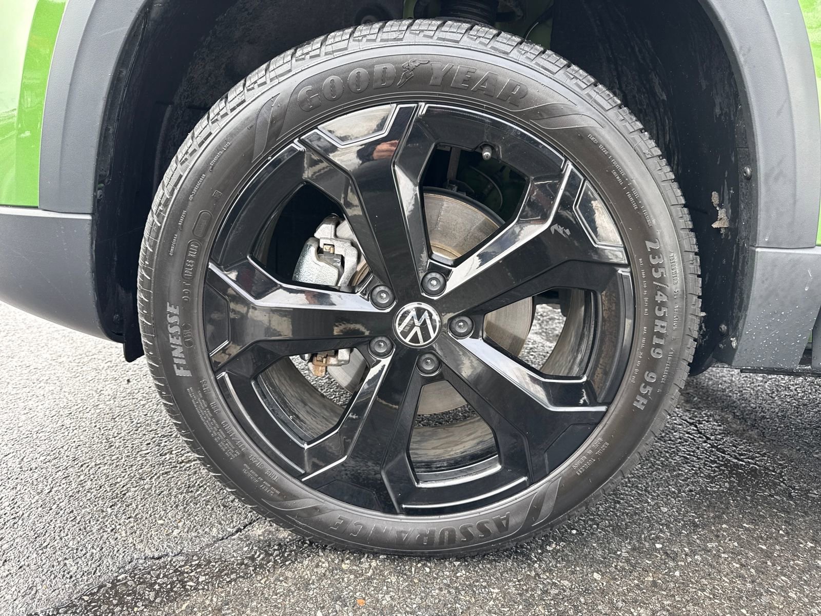 Certified 2025 Volkswagen Taos SE image 26