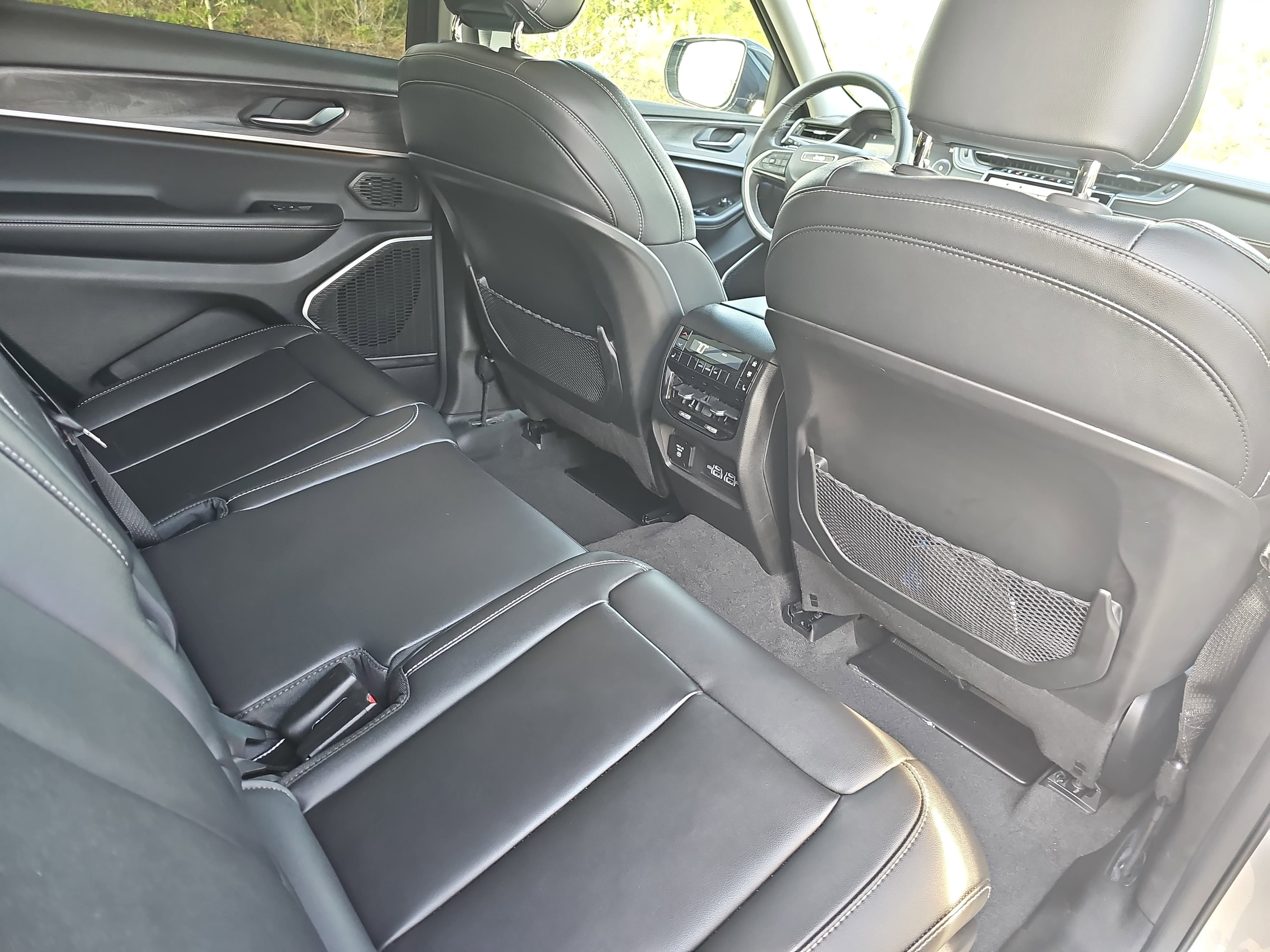 Used 2022 Jeep Grand Cherokee L Limited RWD image 11