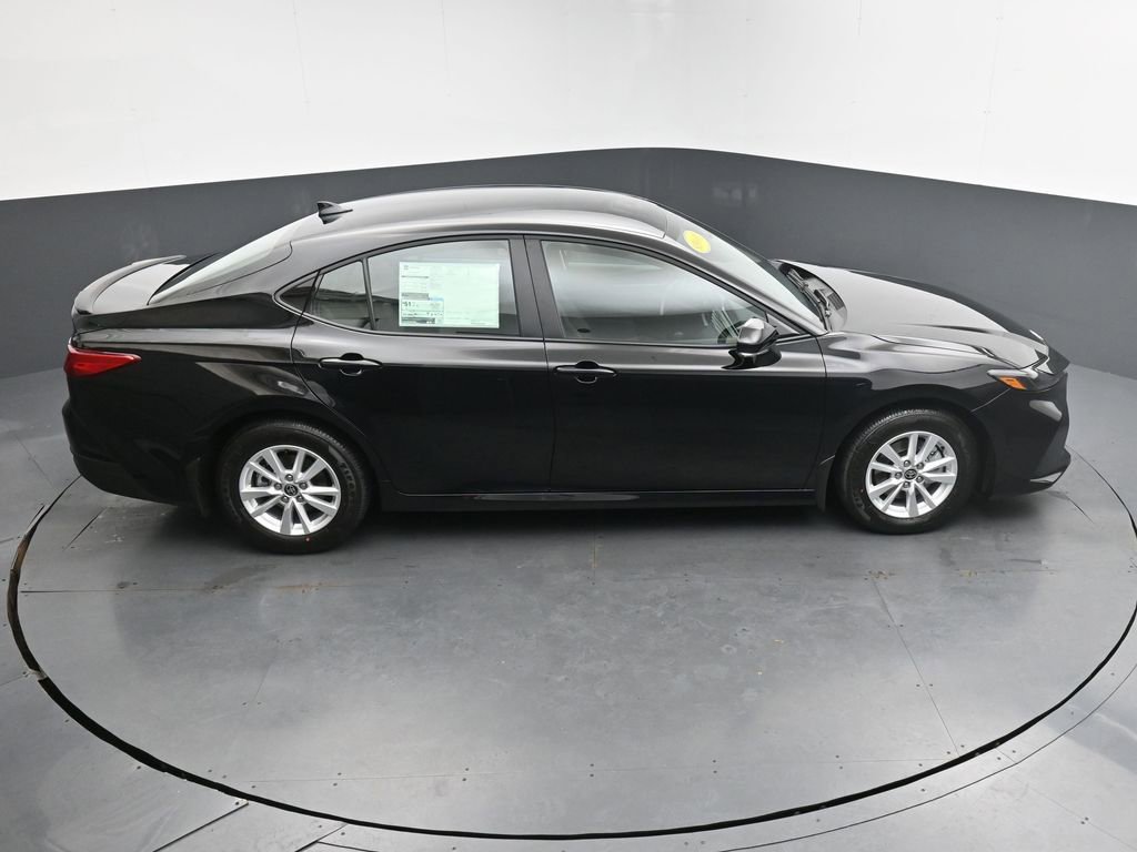 Used 2025 Toyota Camry LE image 28