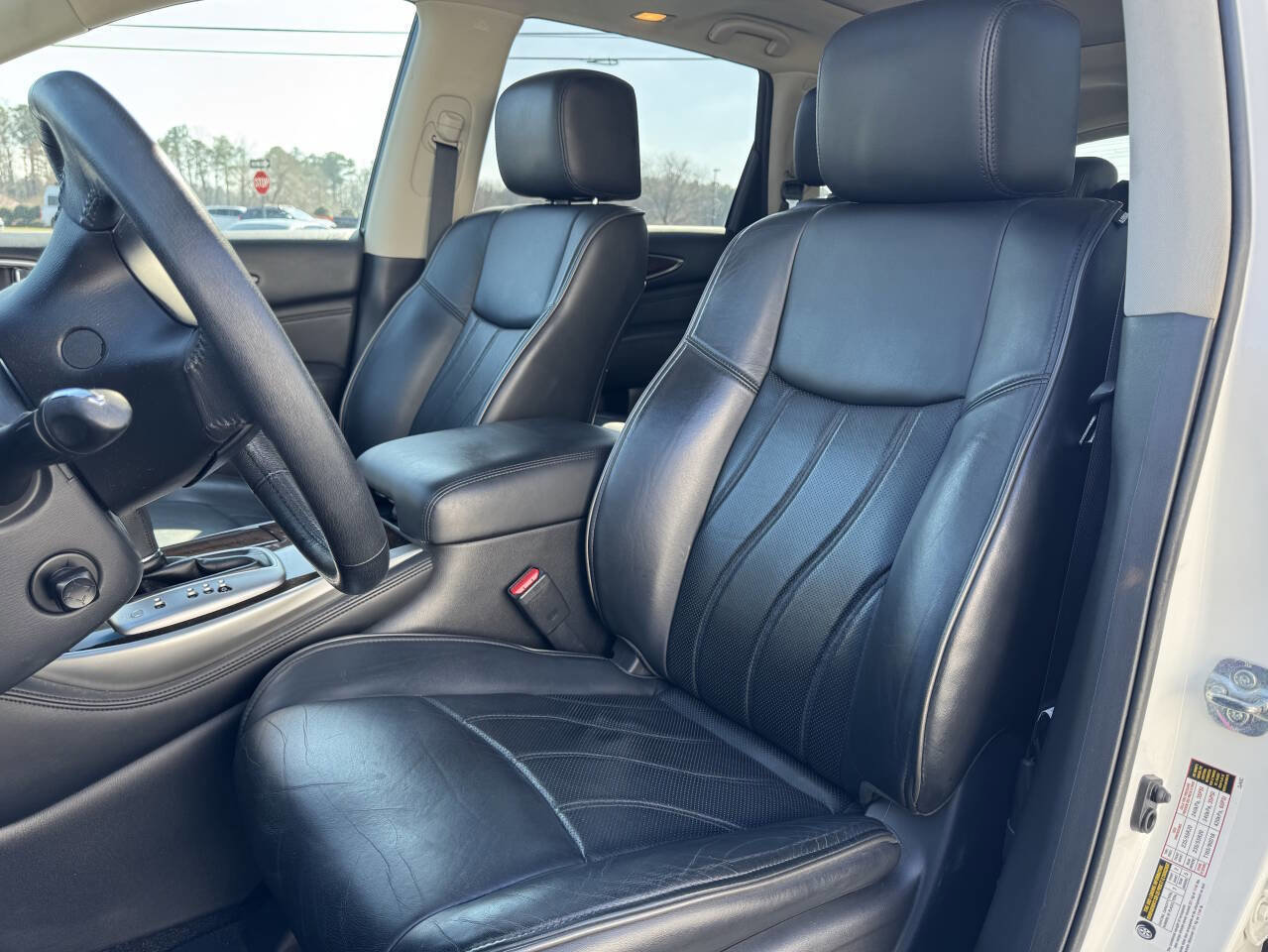 Used 2015 INFINITI QX60 AWD w/ Deluxe Touring Package image 9