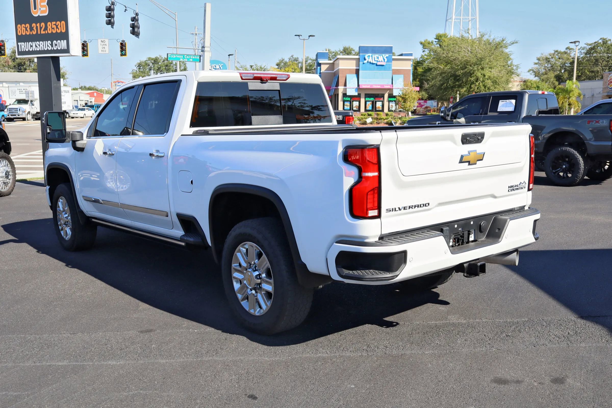 Used 2024 Chevrolet Silverado 2500 High Country w/ High Country Premium Package AWD/4WD image 5