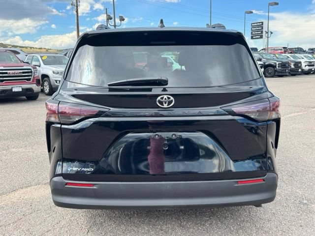 Used 2026 Toyota Sienna LE AWD/4WD image 4