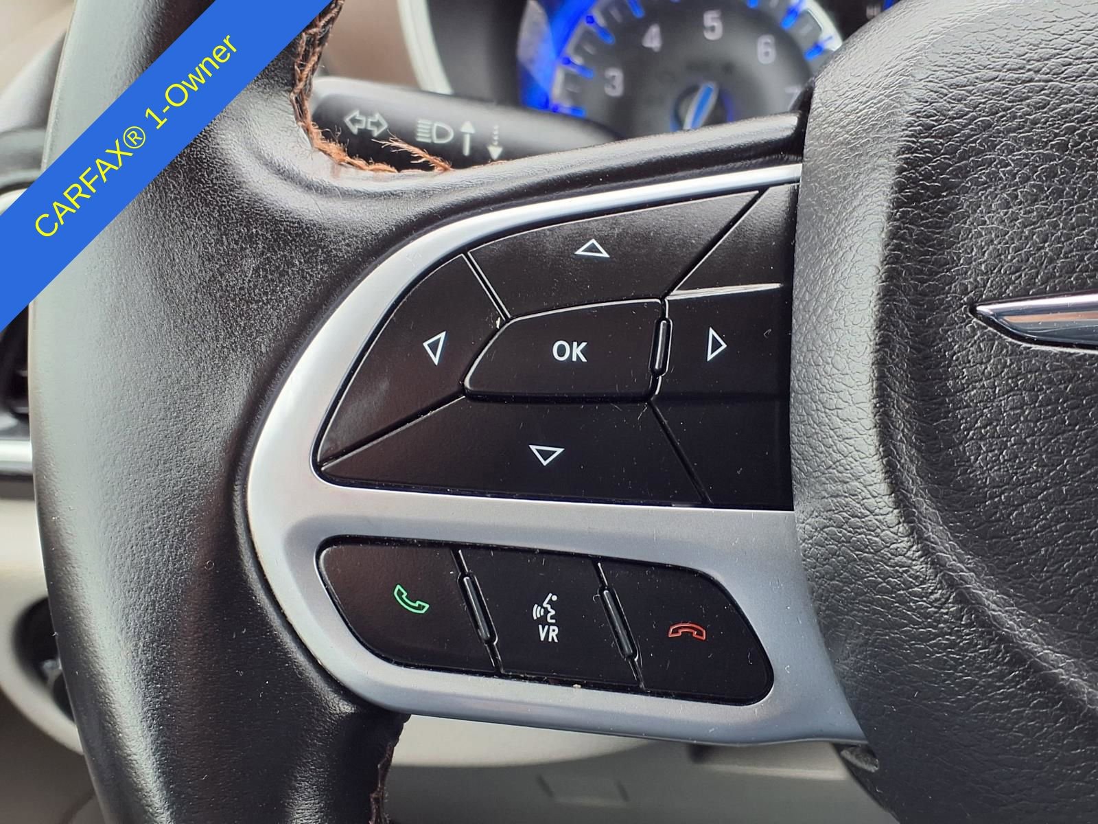 Used 2018 Chrysler Pacifica Touring-L FWD image 27