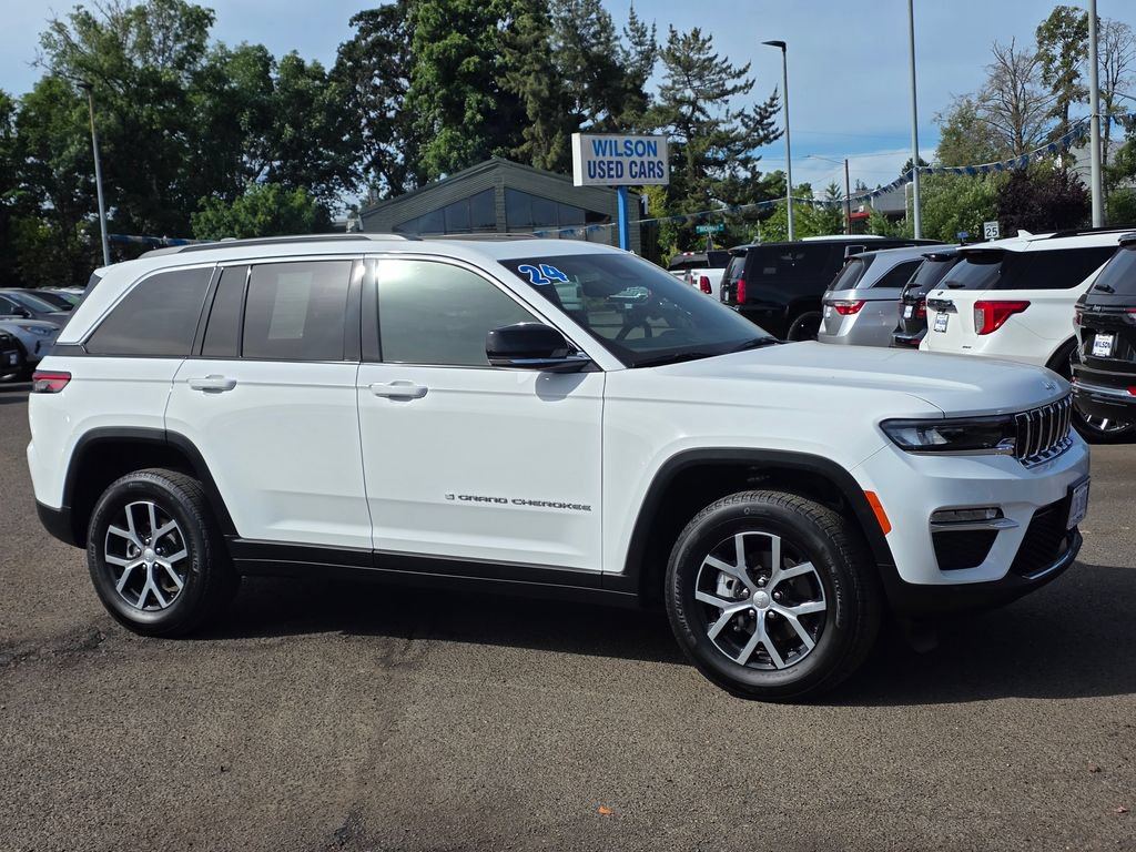 Used 2024 Jeep Grand Cherokee Limited AWD/4WD image 3